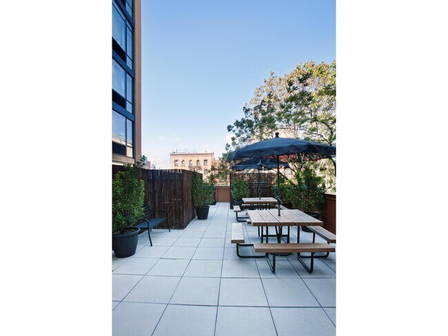 Building Photo - 1595 Lexington Ave