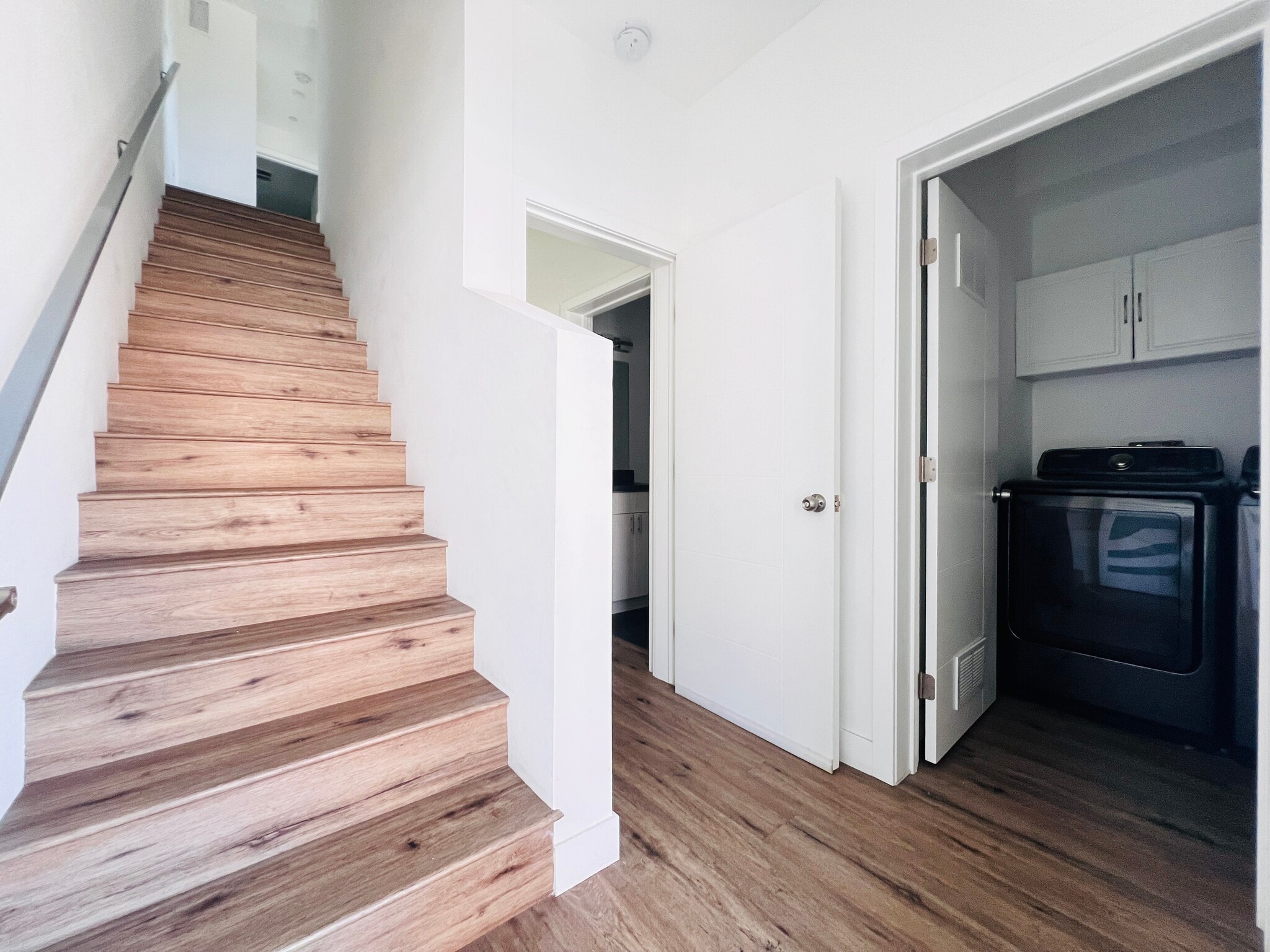 Building Photo - 4576 Oakwood Ave