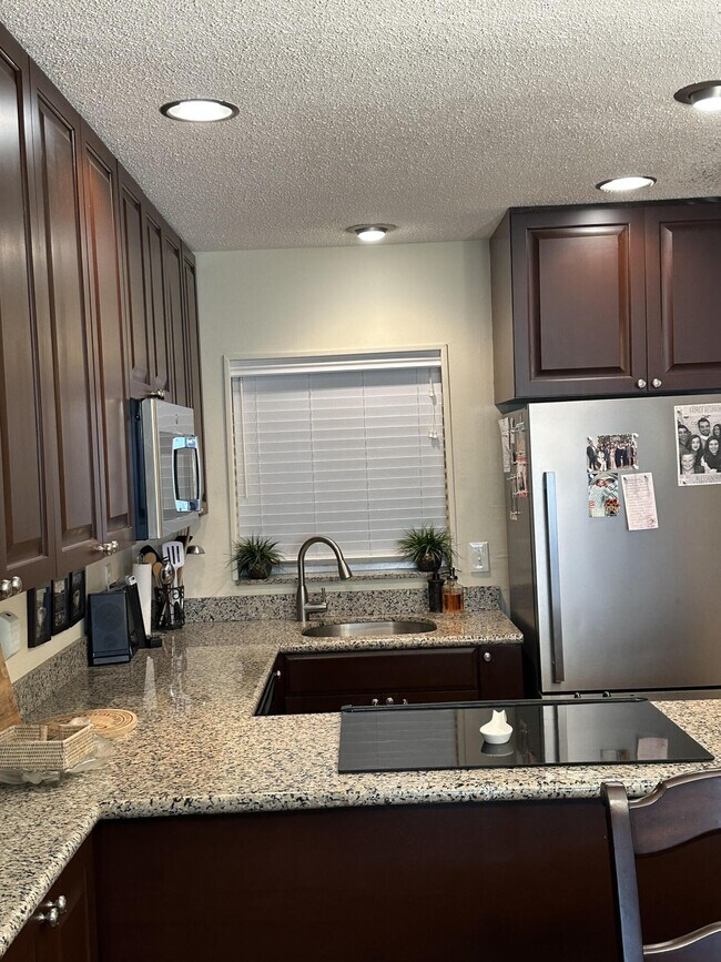 Building Photo - 650 Snug Harbor Dr