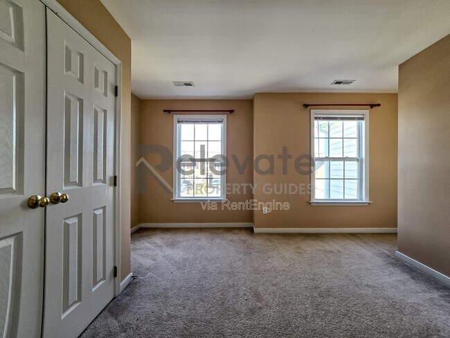 Building Photo - 805 Parkland Pl