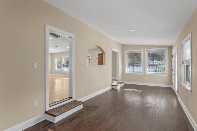 Building Photo - 400 E Monroe St