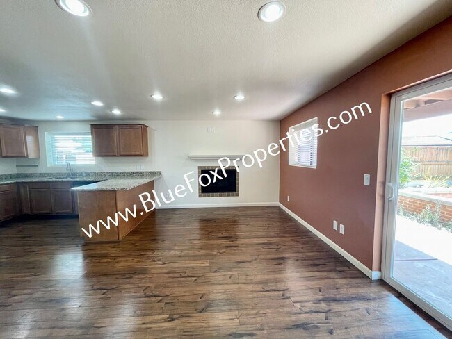 Building Photo - 2898 E Weymouth Cir