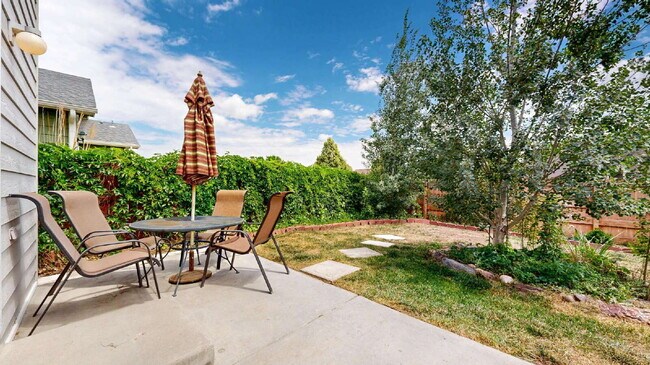 Building Photo - Spacious 3-Bed,2.5-Bath Home with Fenced Yard