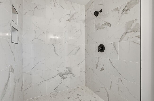 Building Photo - Beautifully Renovated 3-Bedroom with Fence...