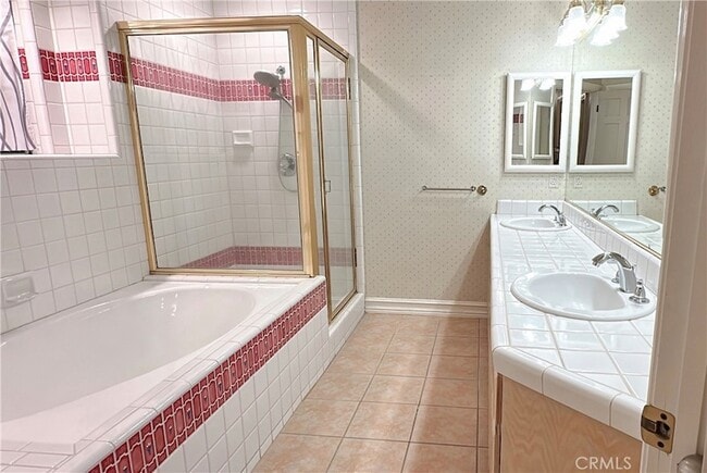 Building Photo - 232 E Floral Ave