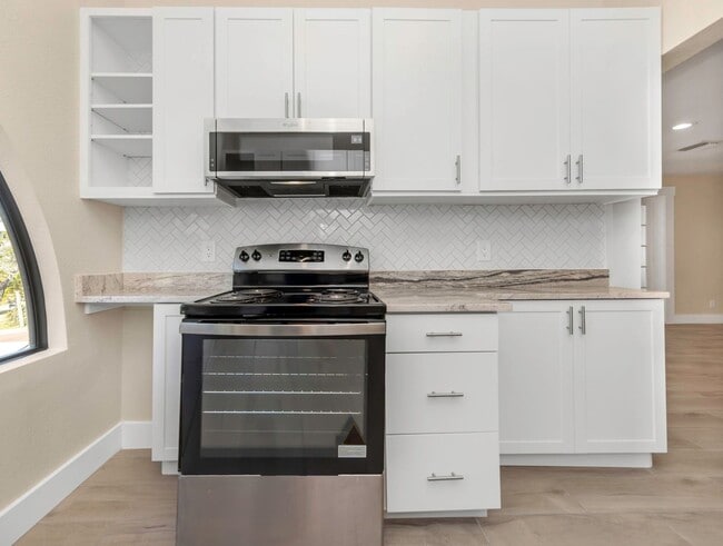 Building Photo - P201 - #9A Holiday Inn