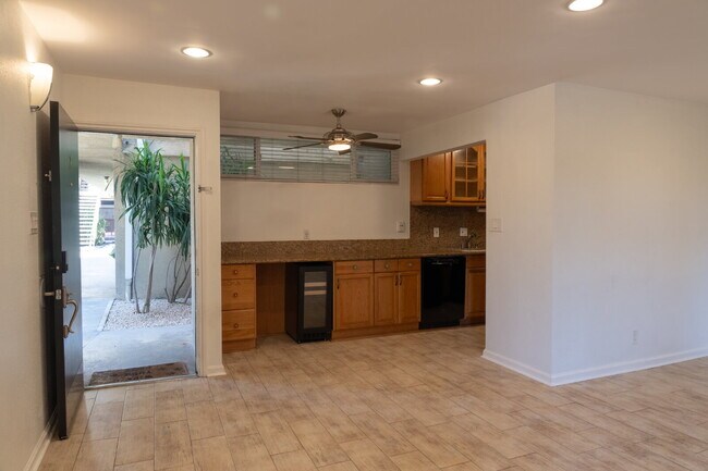 Building Photo - 465 S Los Robles Ave