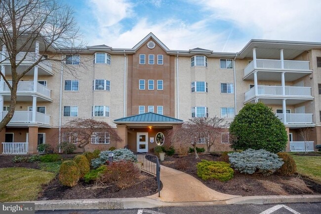 Building Photo - 335 Paoli Pointe Dr