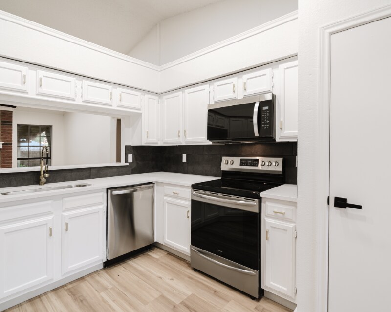 Building Photo - 301 Sheffield Dr