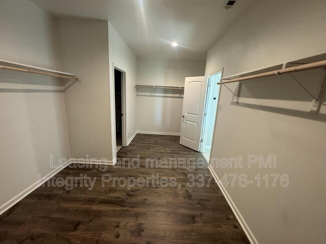Building Photo - 204 Verger Dr