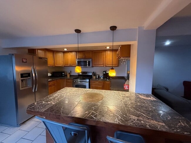 Building Photo - Spacious Three Bedroom, Two Full Bathroom Home with Chef’s Kitchen – Furnished Option Available!