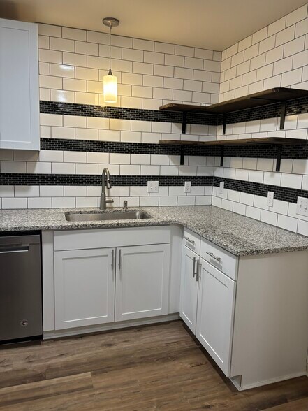 Kitchen - 405 Franklin St