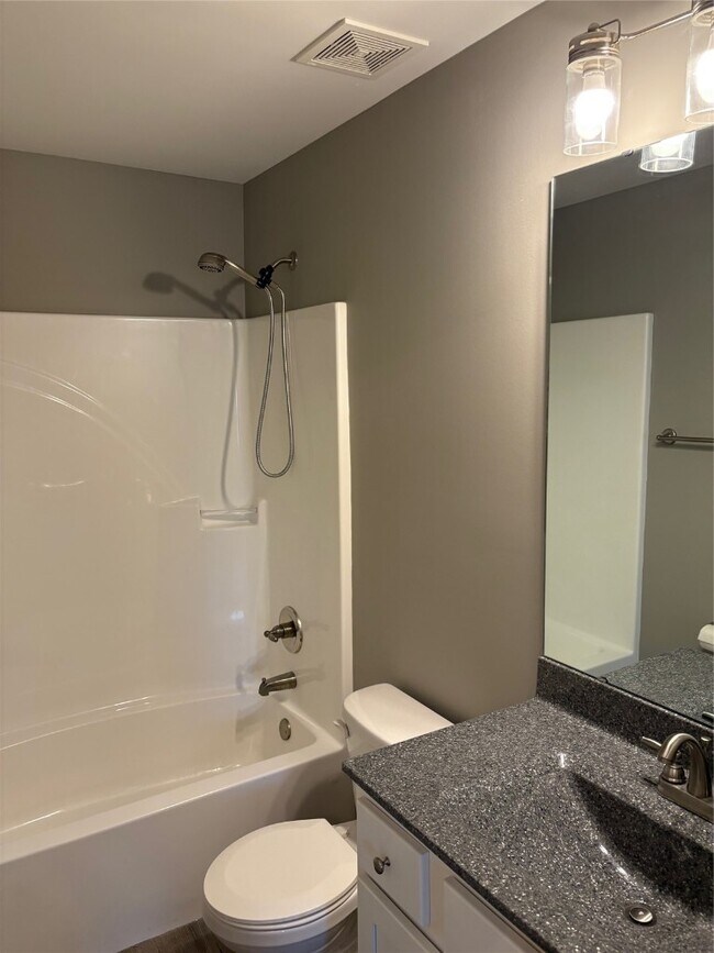 Building Photo - 22 Tennis Ct