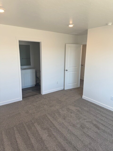 Building Photo - 877 E Oakum Ln