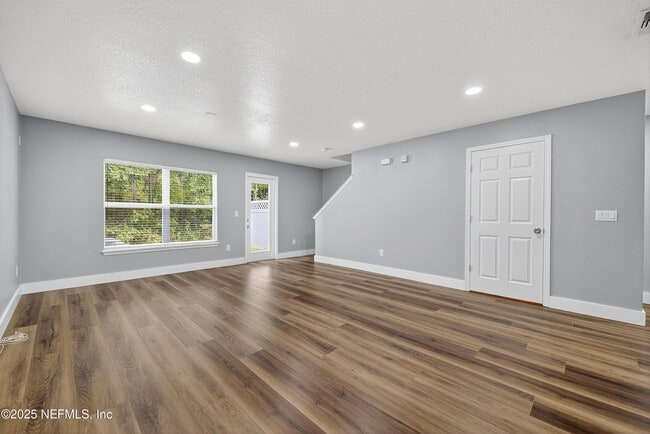 Building Photo - 834 Black Cherry Dr S