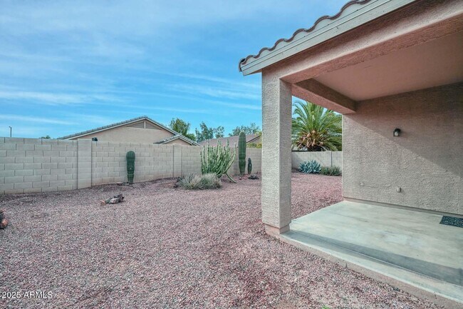 Building Photo - 17149 W Saguaro Ln