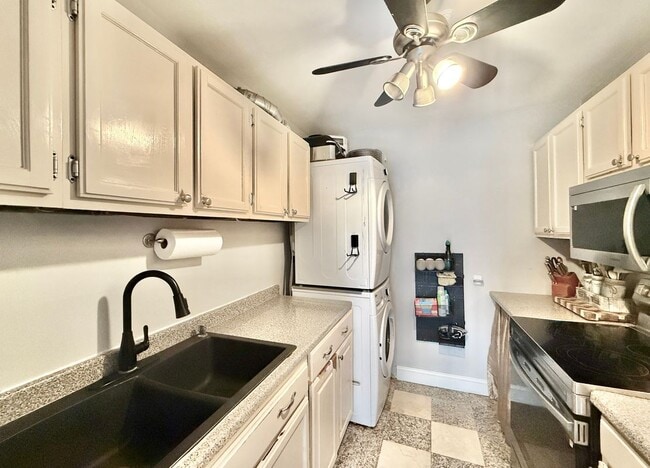 Building Photo - 64 Woodway Dr