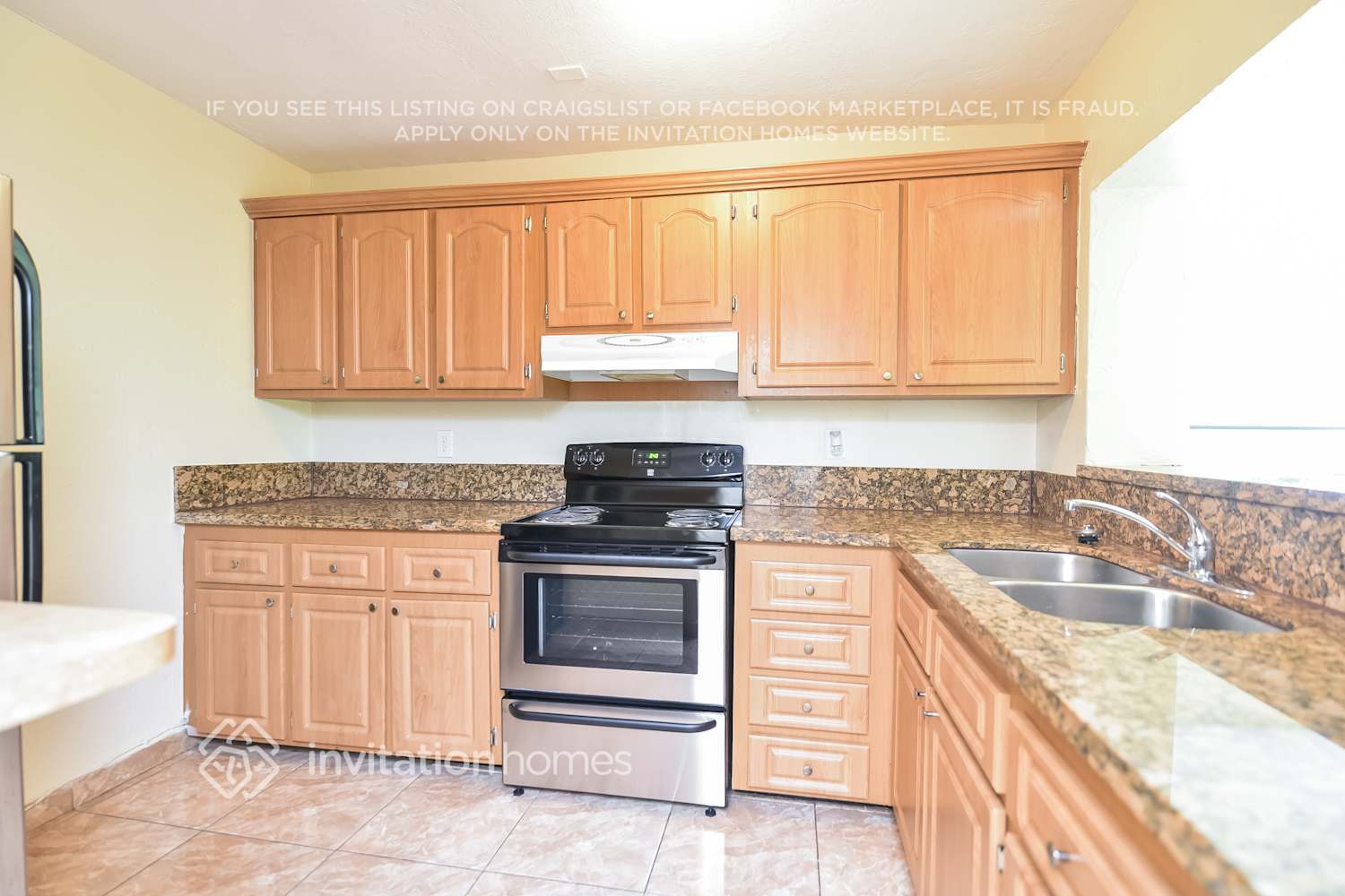 Building Photo - 10805 SW 142nd Ln
