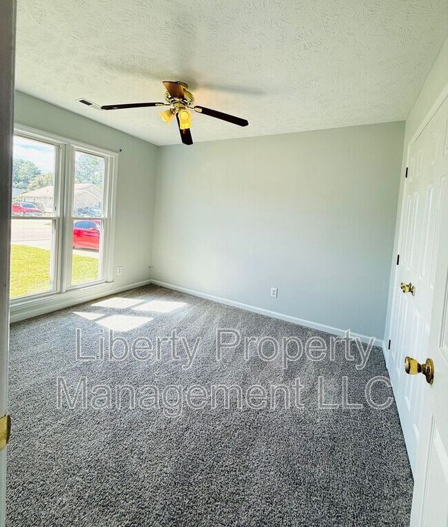 Building Photo - 1705 Veanna Dr