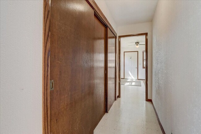 Building Photo - 4Bed/2Bath - Home For Rent in Fort Atkinson
