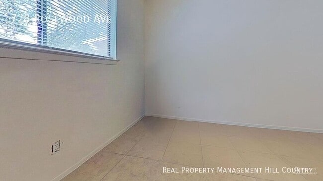 Building Photo - 728 Rosewood Ave
