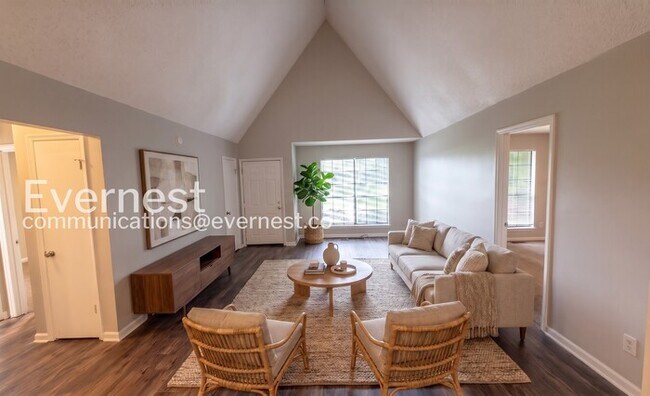 Building Photo - 3 Bed, 2 Bath Home with Deck and Off-Street Parking / Pet-friendly / Available Now!