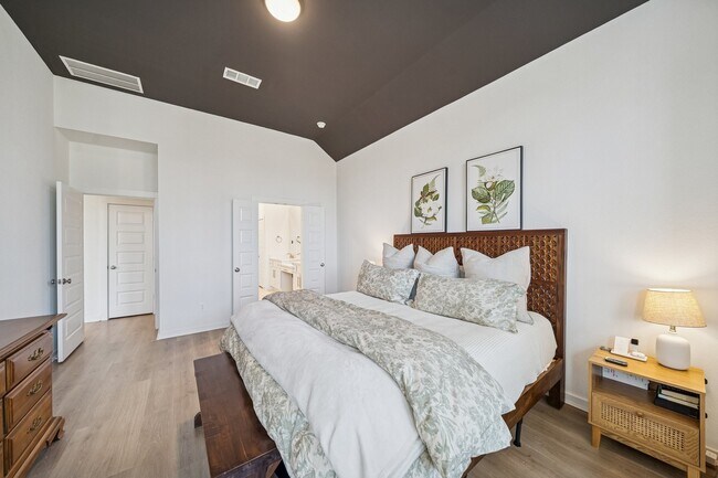 Building Photo - 30207 Gold Finch Pl