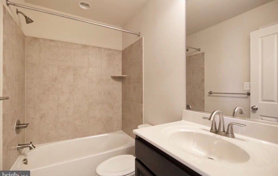 Building Photo - 14011 Godwit St