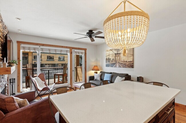 Building Photo - 421 S Main St