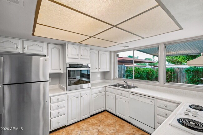 Building Photo - 7849 N 49th Ave