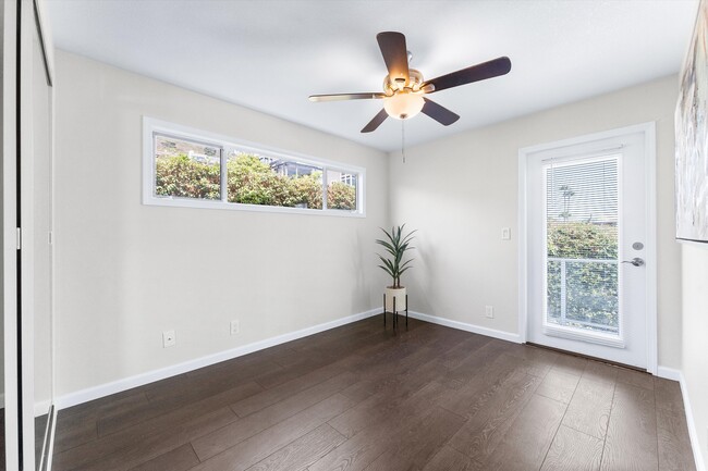 Bedroom 2 with direct access to patio balcony - 1425 Hillcrest Dr