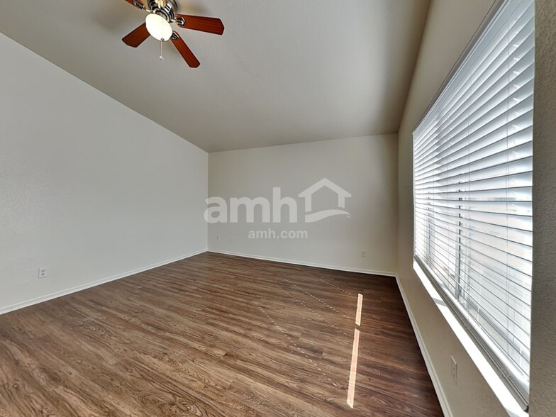 Building Photo - 6016 Soft Springs Ave