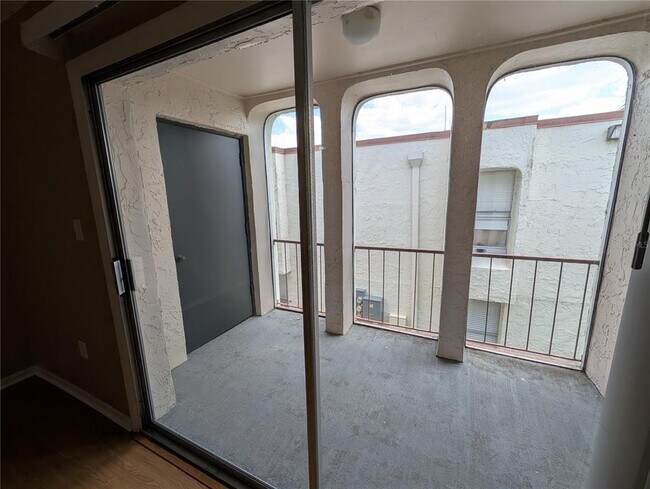 Building Photo - 522 Orange Dr