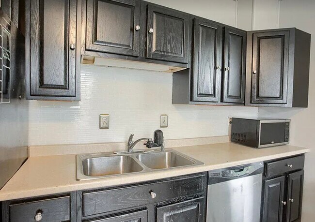 Building Photo - 2615 Penbrook Ave