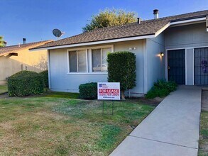 Building Photo - $1,699 Shaw and Minnewawa, 2 Bedroom Duple...