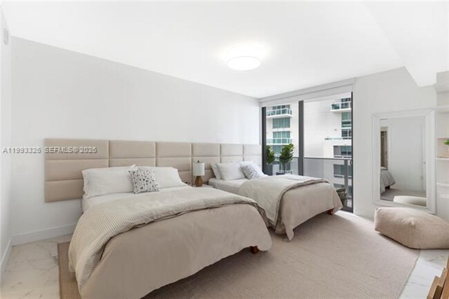 Building Photo - 488 NE 18th St