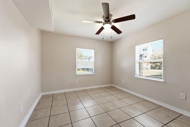 Building Photo - 1400 Binney Dr