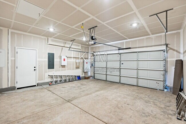 Building Photo - 10925 Admiral Cv Wy