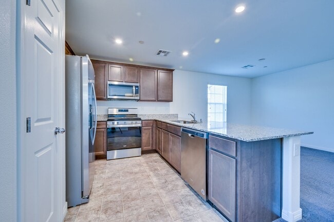 Building Photo - SE!!  Gated!! Community Pool!! Clubhouse!! Fitness Center!! Up Graded Appliances!!! 2 Car Garage!!