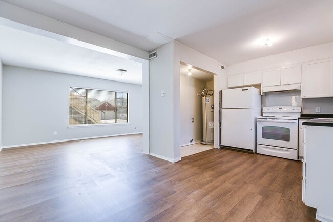 Building Photo - 1425 Austin St