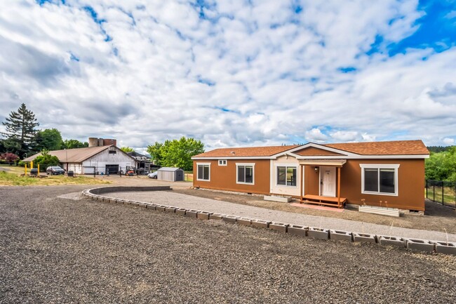 Building Photo - 1/2 off first month's rent and free Samsun...