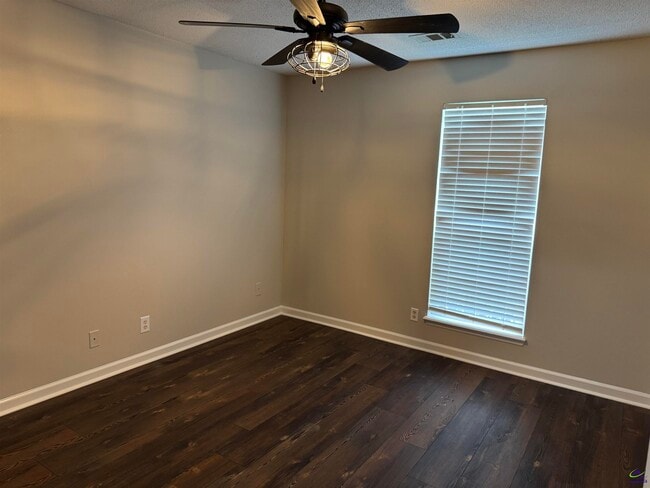 Building Photo - 105 Westoak Ct