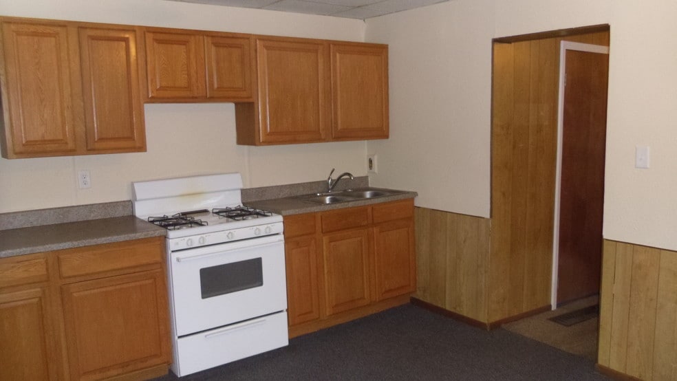 Primary Photo - 1209 Oak St