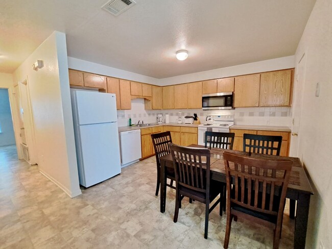 Kitchen 2 - 1625 Yuma Trl