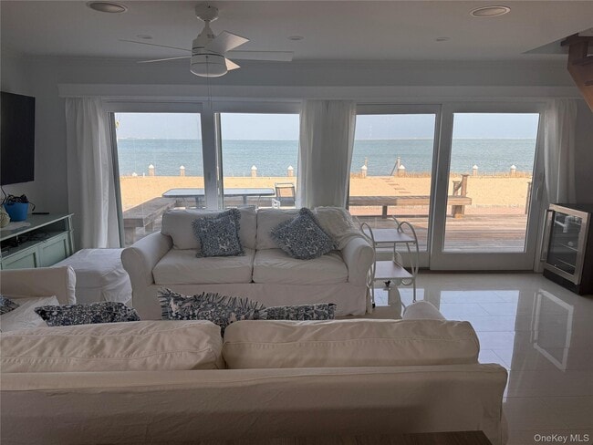 Building Photo - 25 Shinnecock Rd