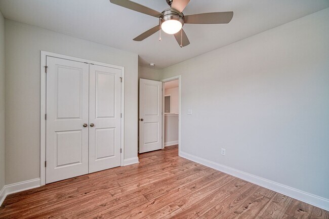 Building Photo - Gorgeous 4 BR, 3 BA Home With Easy Access ...