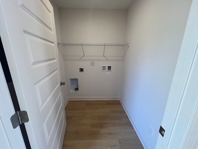 Building Photo - Newly Built 3 Bedroom 2 Bathroom Home in E...