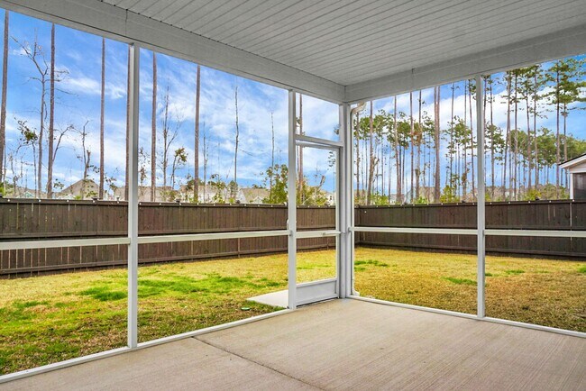 Building Photo - 5 Bedroom, 3.5 Bath, Beautiful Summerville Home, Master on Main