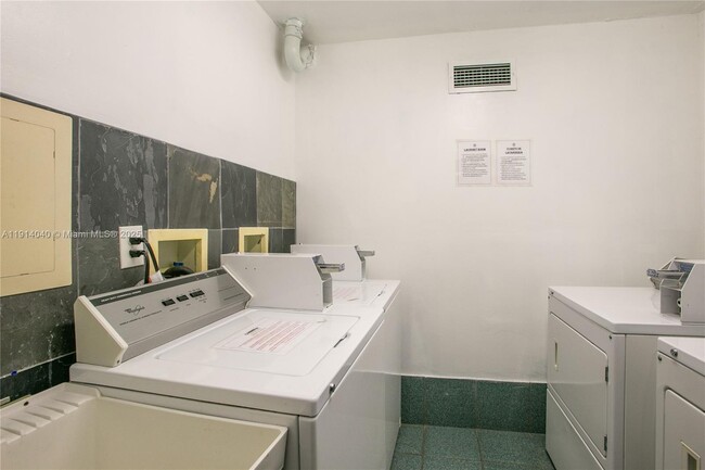 Building Photo - 137 Golden Isles Dr