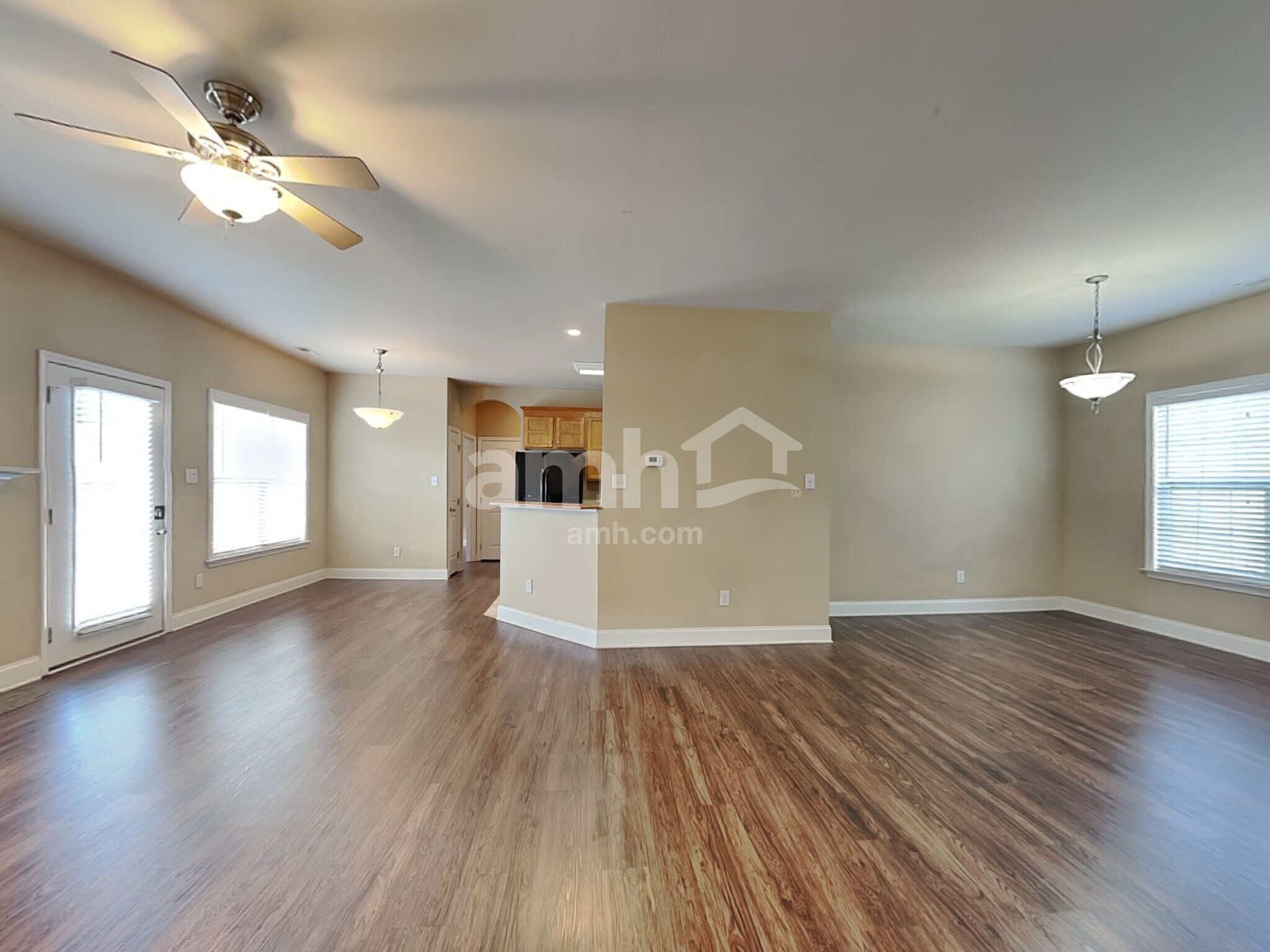 Building Photo - 220 Ash Dr